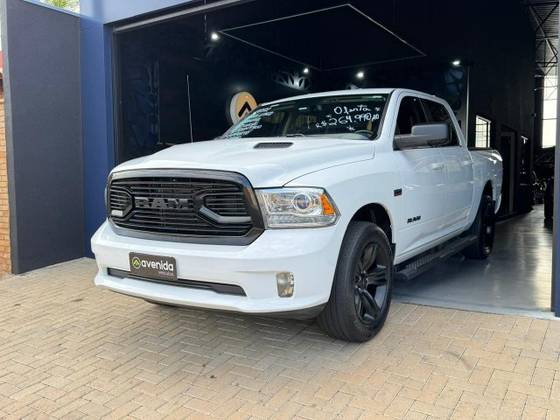 RAM CLASSIC 5.7 V8 GASOLINA LARAMIE CD 4X4 AUTOMÁTICO